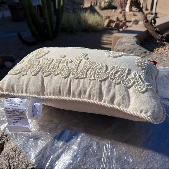 ⬇️St. Nicholas Square NWT Kohl’s Pillow 12”x18” Ivory Beaded Merry Christmas - Picture 4 of 6